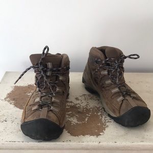KEEN hiking shoes US size 9